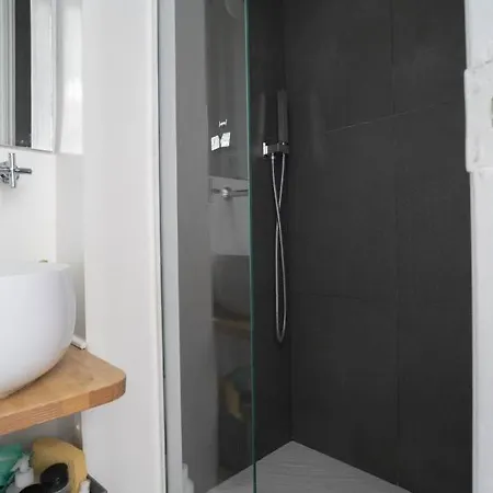 Charmant 31 m pour 2 avec WIFI-BALCON